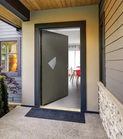Porte d'entrée aluminium grise design en situation sur perron